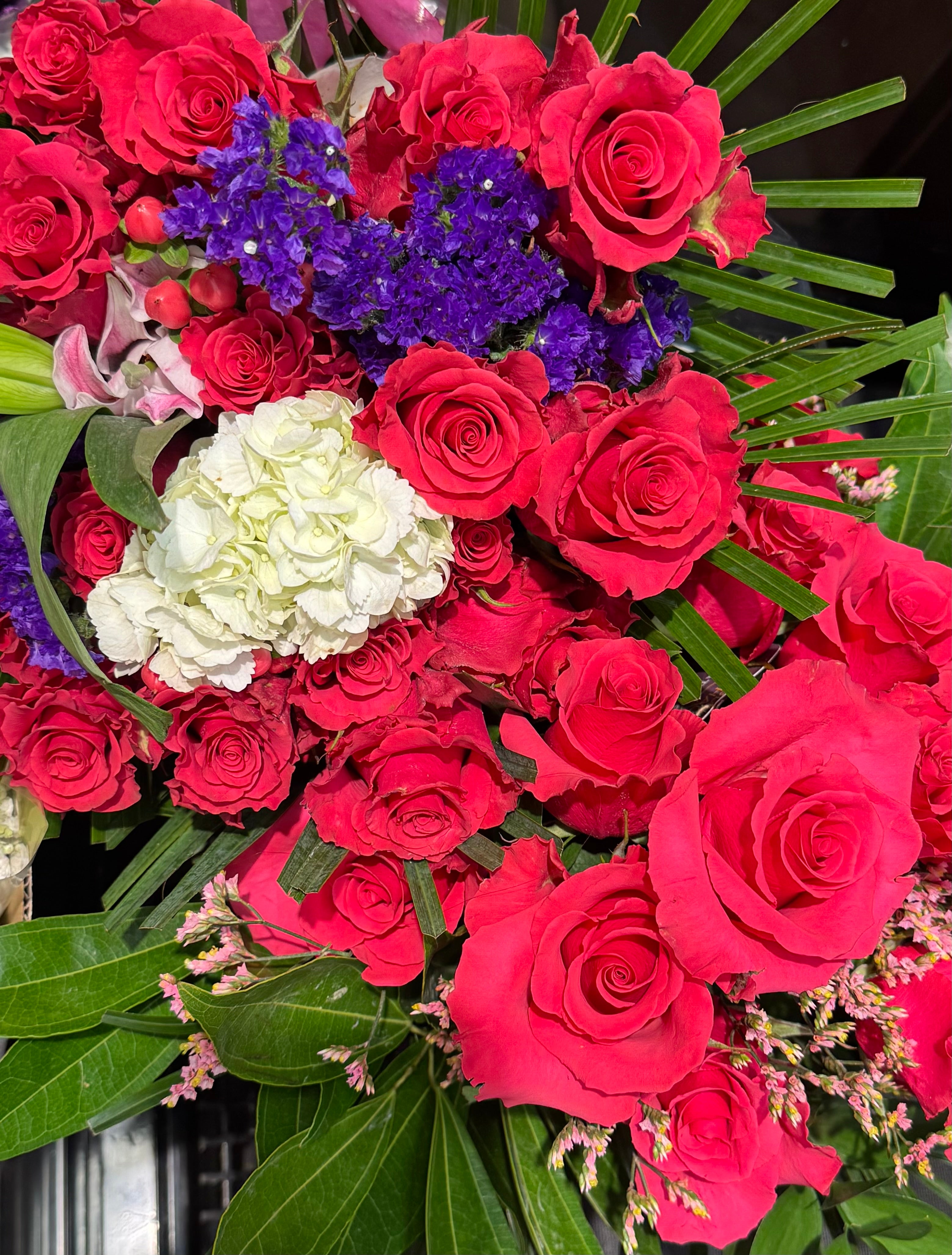 6 Luxury Floral Bouquets with Gifts