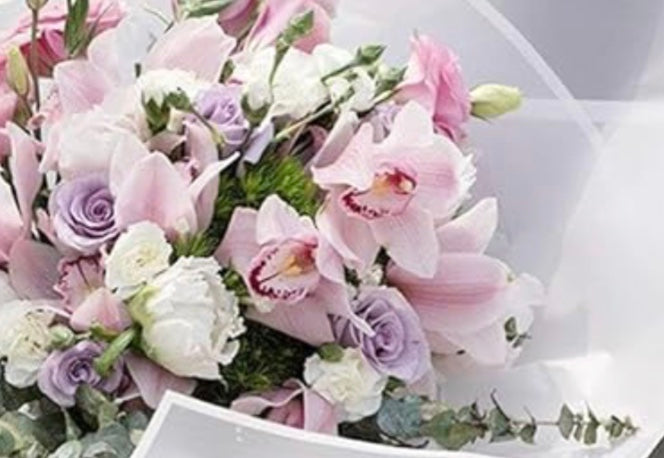 6 Luxury Floral Bouquets with Gifts